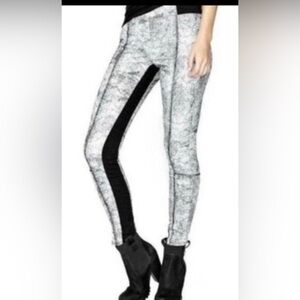 Guess Yoga Denim Leggings Size 28 New Without Tag